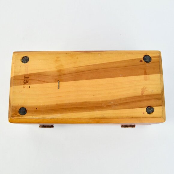 Lane Cedar Chest Small Vintage No Key Swanson Furniture Cokato - Picture 8 of 8